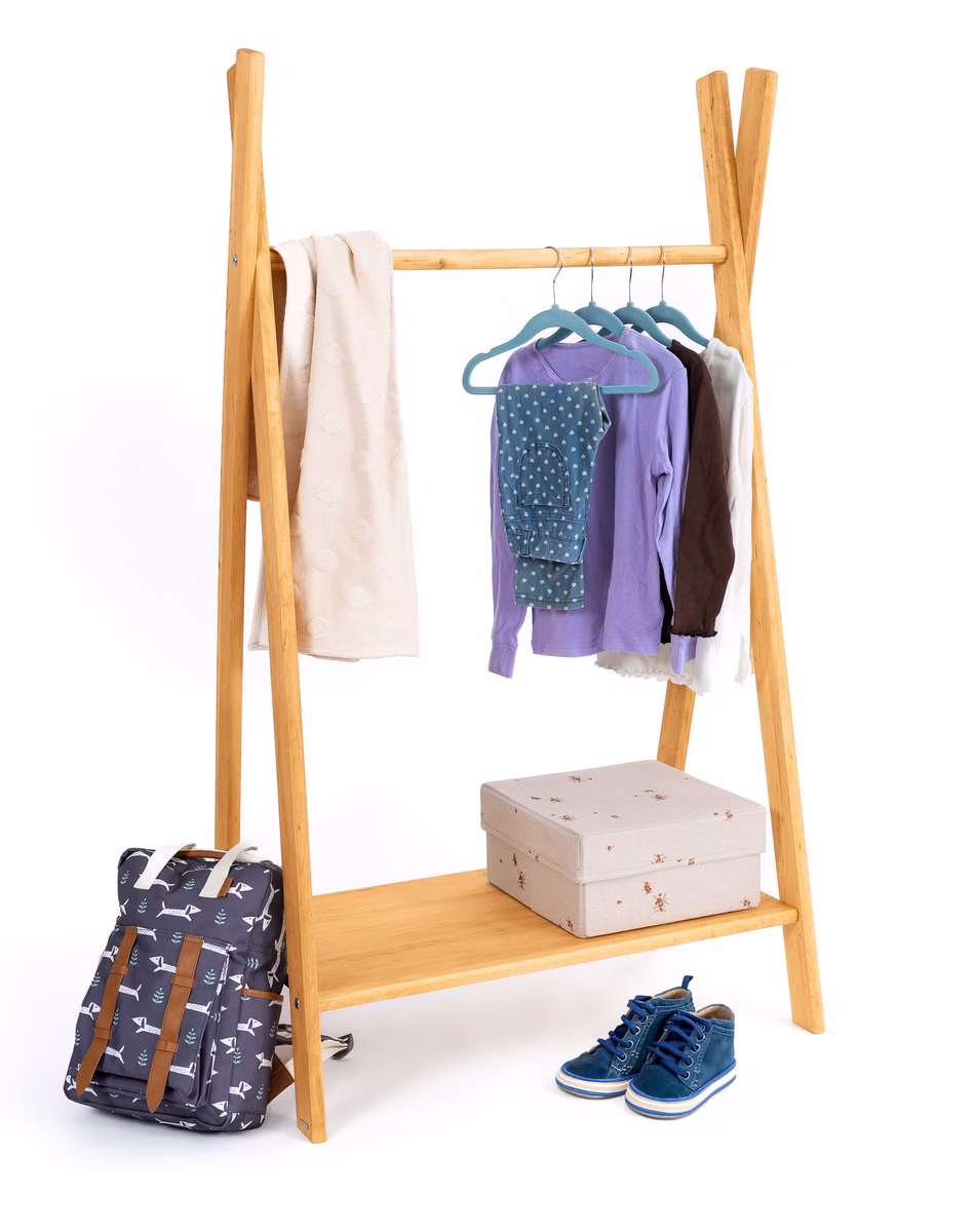 Kleiderstange und Garderobe Kleiderstange und Garderobe